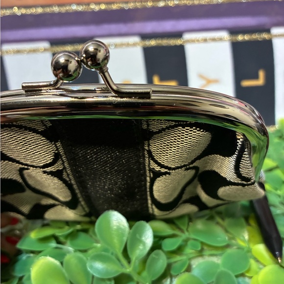 Canvas Kiss Lock Coin Pouch - Picture 3 of 4